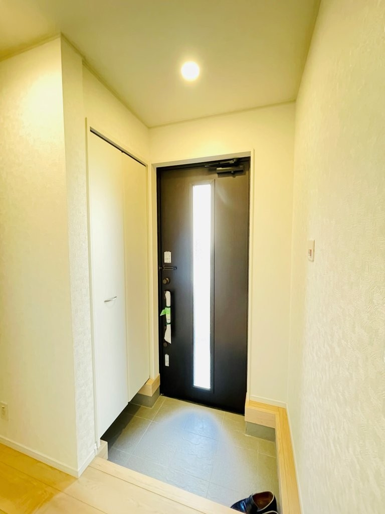 岡崎市中島町第14　新築分譲住宅　全3棟　3号棟の玄関|大容量のシューズボックス付きで玄関が靴で散らかりません。