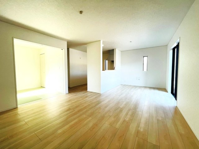 岡崎市中島町第14　新築分譲住宅　全3棟　3号棟の居間・リビング|家族団らんできるくつろぎのリビングルーム。