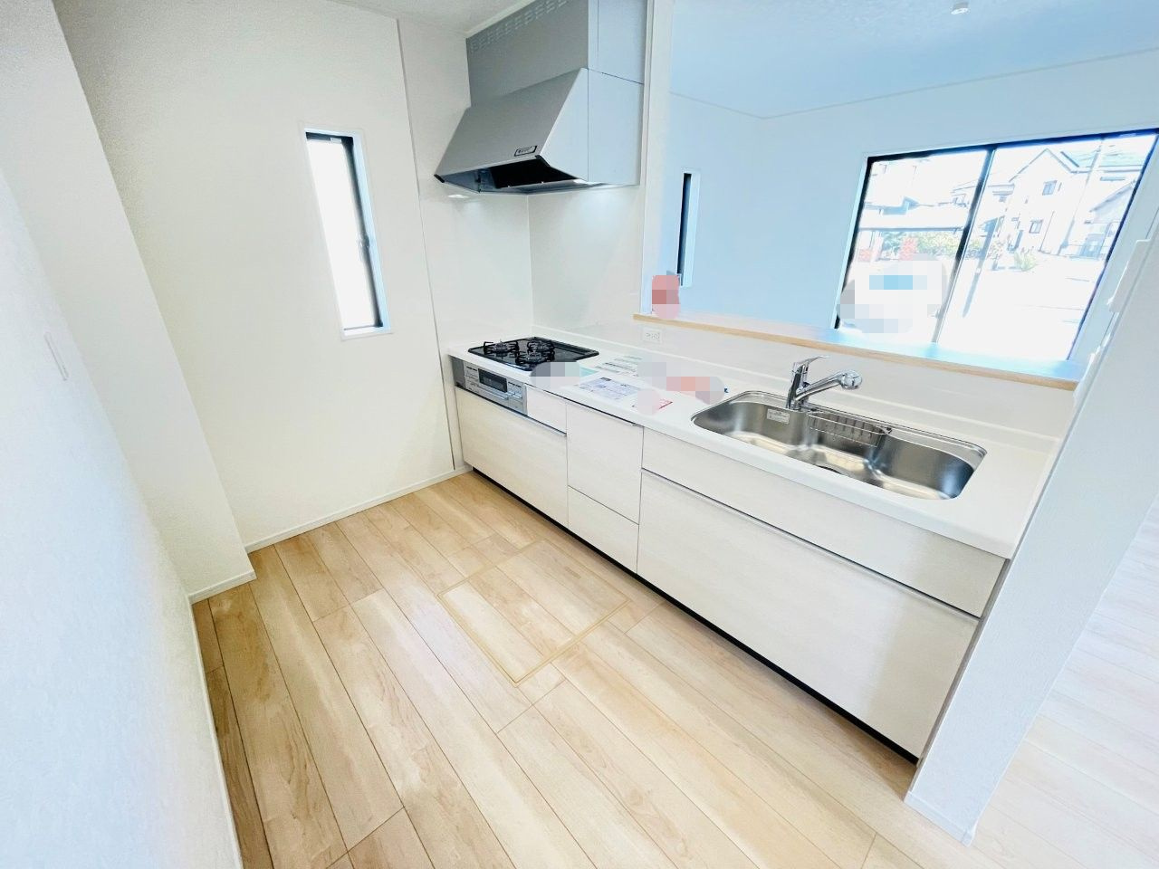 岡崎市中島町第14　新築分譲住宅　全3棟　3号棟のキッチン|広いシステムキッチンでお子様と一緒にお料理もできます。