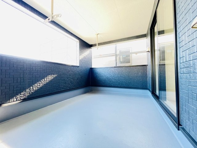 岡崎市中島町第14　新築分譲住宅　全3棟　3号棟のバルコニー|多用途に使えるインナーバルコニー付き。突然の雨でも安心です♪