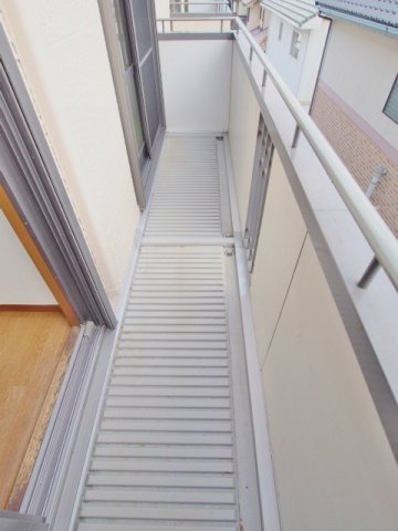 グリーンヒルズ瀬野西のバルコニー|※リノベーション前の写真です。