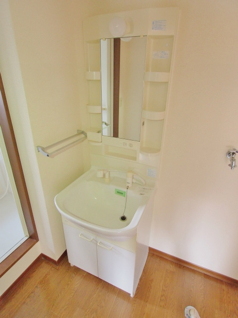 グリーンヒルズ瀬野西の洗面所|※リノベーション前の写真です。