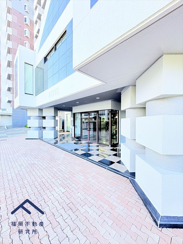 ネクサス香椎1号棟のエントランス