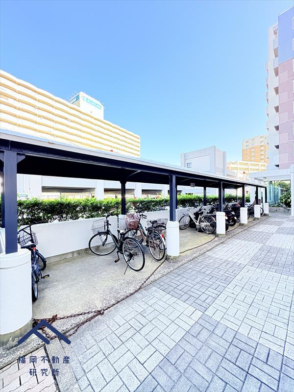 ネクサス香椎1号棟の駐輪場