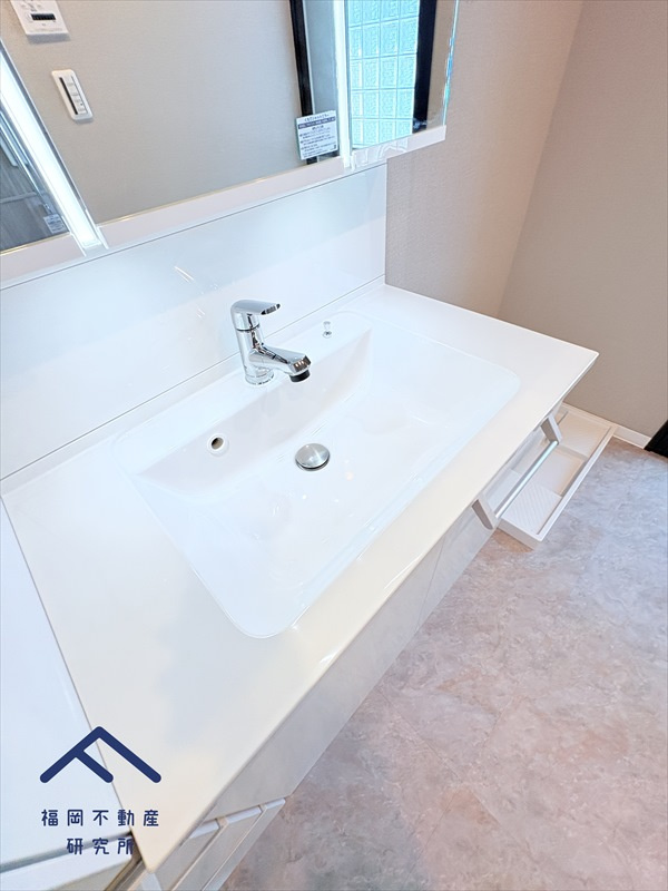 ネクサス香椎1号棟の独立洗面台