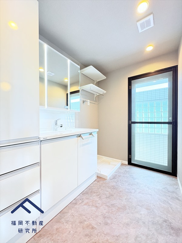 ネクサス香椎1号棟の独立洗面台