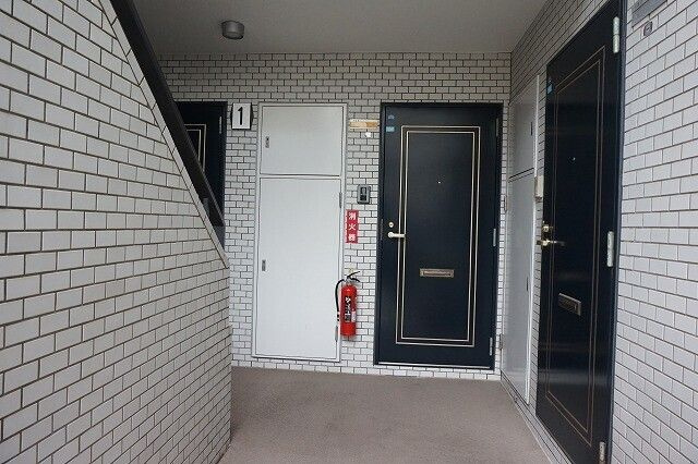 ローズマンション(A-001)の玄関