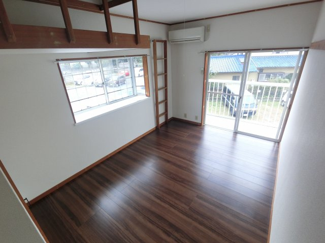 【居間・リビング】 | ※角部屋の写真となります。