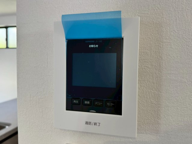 所沢市和ケ原 新築一戸建の防犯設備|「見える安心」をカタチにしました。誰が来てもわかる様にモニター付きインターホンを設置。
