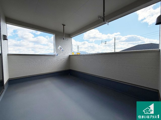 紀の川市尾崎　第2期　新築一戸建てのバルコニー|ワイドバルコニーは洗濯物を干すスペースが広いのでご家族が多くても安心！