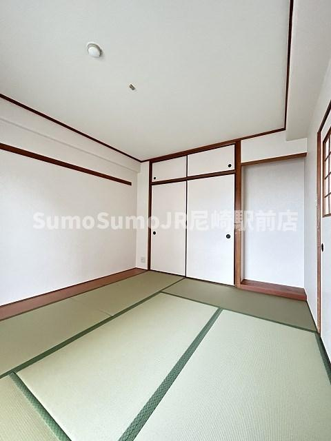 ファミールメゾンの寝室|開放的な寝室です