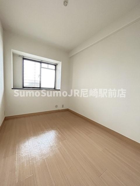 ファミールメゾンの寝室|開放的な寝室です