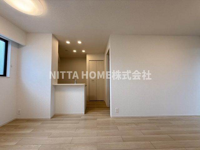 プティ　フォレスタ柏原Ⅱの居間・リビング|カウンターキッチンもあります★