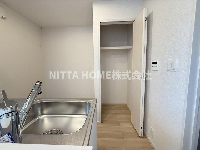 プティ　フォレスタ柏原Ⅱの収納|キッチンパントリーもあり♪