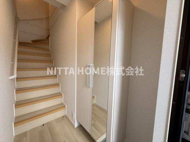 プティ　フォレスタ柏原Ⅱの玄関|シューズボックス完備の玄関です☆彡