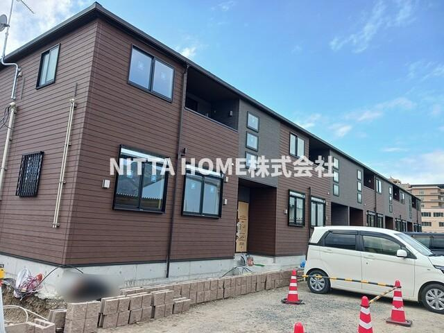 プティ　フォレスタ柏原Ⅱの外観|コンビニやスーパーなどが徒歩近くて便利◇宅配ＢＯＸ付きです◎