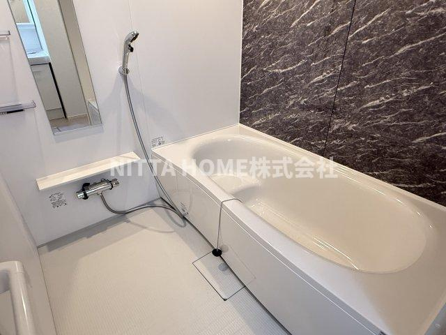 プティ　フォレスタ柏原Ⅱの浴室|広々1坪タイプのバスルームです(^^♪