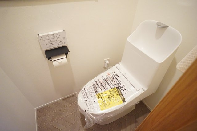 【トイレ】 | 八尾市安中町4丁目 | トイレは1階と2階の各階に完備♪こちらは1階のシャワートイレ新調です☆