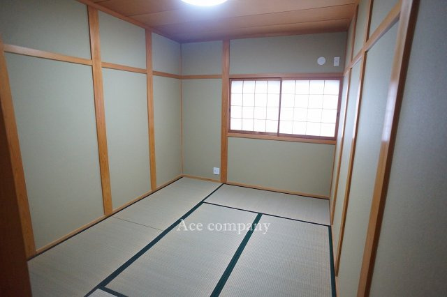 【寝室】 | 八尾市安中町4丁目 | 【2階：南側和室】畳表替え、襖・障子貼替済みです☆