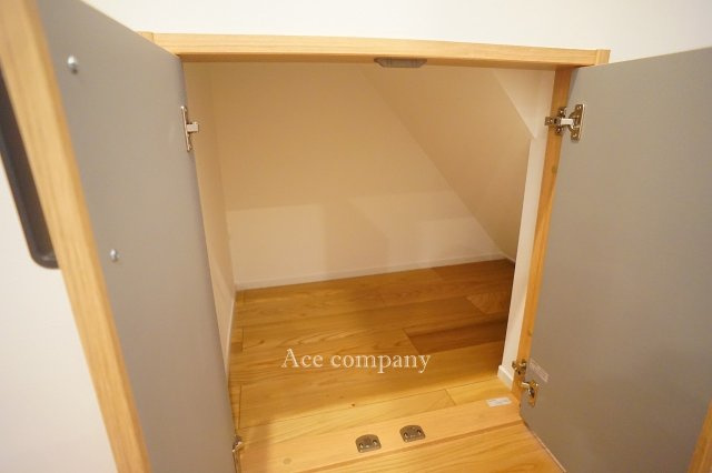 【収納】 | 八尾市安中町4丁目 | 1階、廊下にある階段下収納です♪