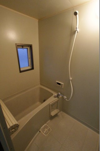 リエスあさか根岸台Ａ・Ｂ棟の浴室