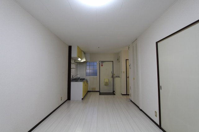 リエスあさか根岸台Ａ・Ｂ棟の居間・リビング