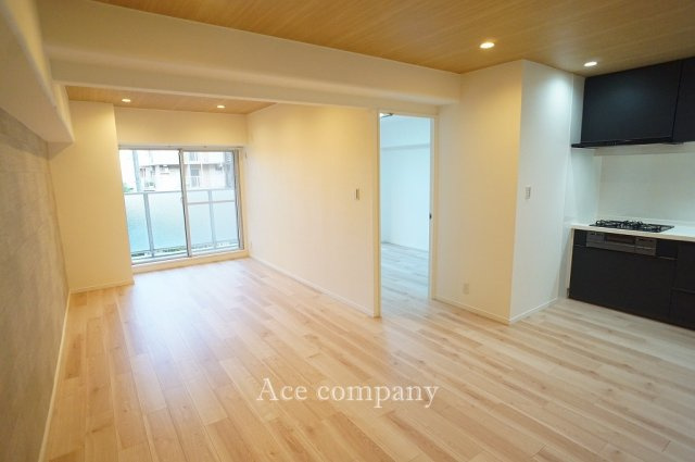 【居間・リビング】 | シャルム小阪壱番館 | 【LDK：約15帖】