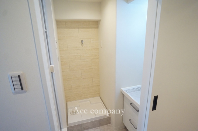 【ランドリースペース】 | シャルム小阪壱番館 | 室内洗濯機置き場完備☆洗濯パン新調です☆