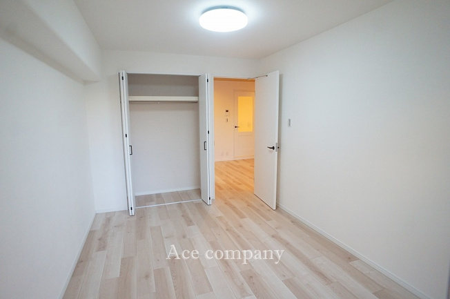 【寝室】 | シャルム小阪壱番館 | 【洋室6帖】照明器具付き☆クローゼット完備です♪