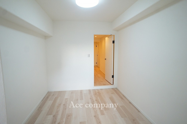 【子供部屋】 | シャルム小阪壱番館 | 【洋室5.3帖】照明器具付きです☆