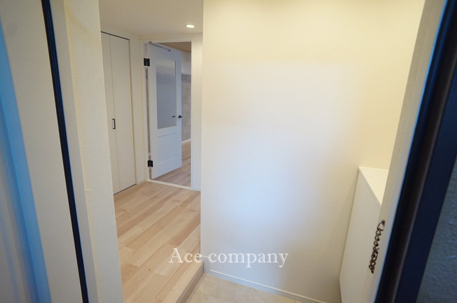 【玄関】 | シャルム小阪壱番館 | シンプルなシューズボックス付きです♪