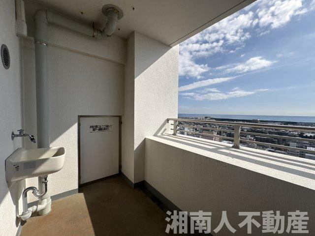 リーデンスタワー湘南平塚のバルコニー|お洗濯にも便利なバルコニー付き