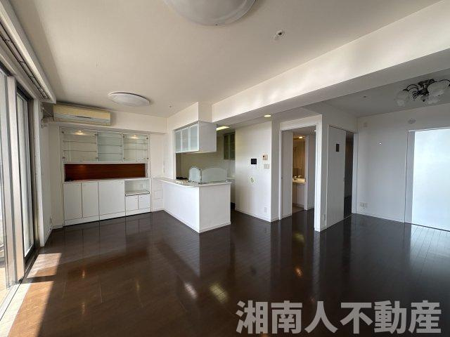 リーデンスタワー湘南平塚の居間・リビング|ゆったりとした居間です