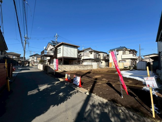 狭山市北入曽売地の前面道路含む現地写真|※現在古屋有　2026年1月更地予定