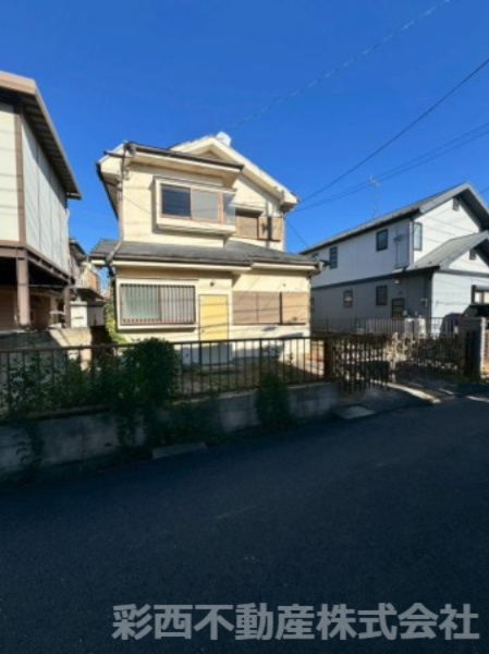 狭山市北入曽売地の前面道路含む現地写真|※現在古屋有　2026年1月更地予定　
南西約4.0ｍ公道