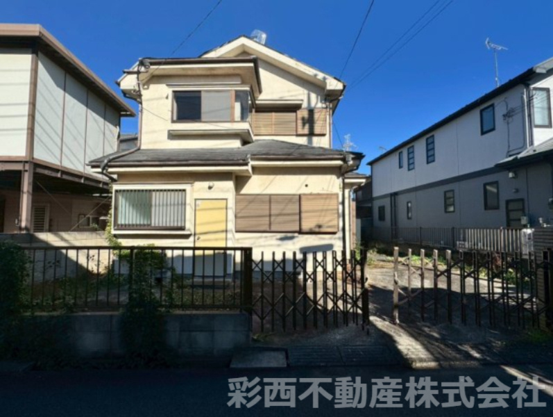 狭山市北入曽売地の前面道路含む現地写真|※現在古屋有　2026年1月更地予定