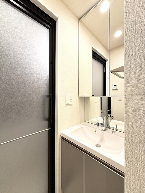 ジオエント上野稲荷町の独立洗面台