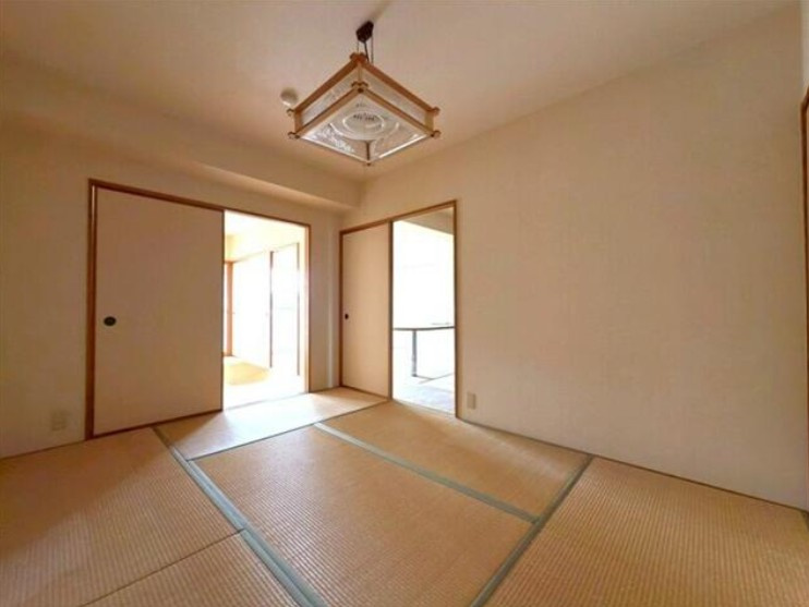 高知市鴨部　アーネスト能茶山の和室|やさしい光が差し込む落ち着いた和室。くつろぎのひとときを♪