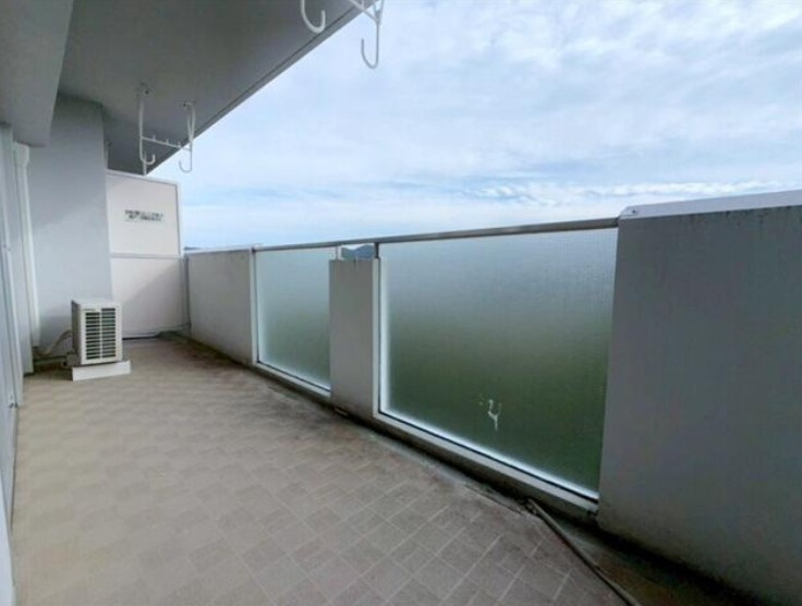 高知市鴨部　アーネスト能茶山のバルコニー|広めのバルコニーで開放感たっぷり。洗濯も快適です！