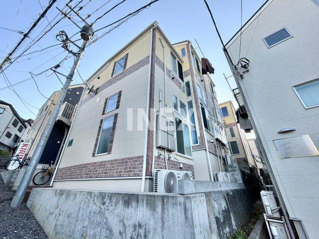 横浜市西区東久保町のアパートの外観