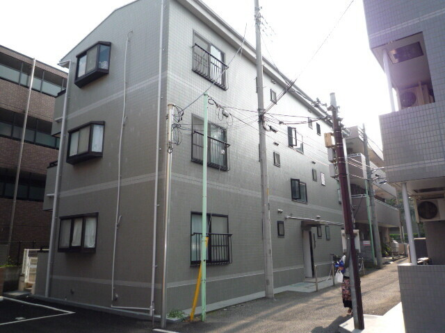 クレイドル本橋の外観