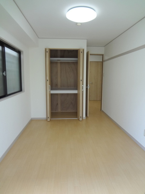 第６浜野ビルの居間・リビング|洋室