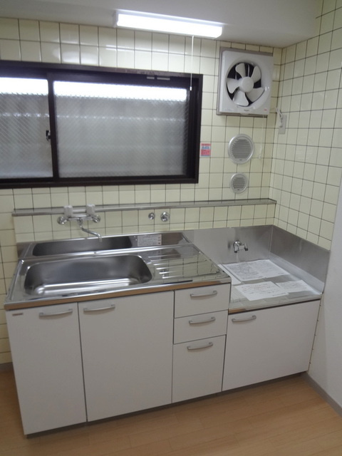 第６浜野ビルのキッチン|ガス2口システムキッチン