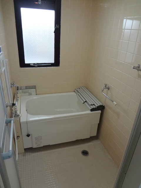 第６浜野ビルの浴室|窓があるお風呂