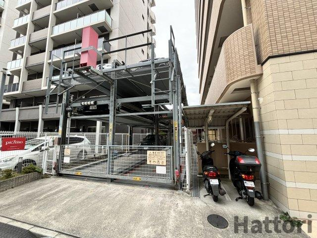 WGB江坂の駐車場