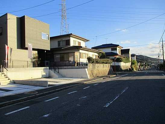 【前面道路含む現地写真】