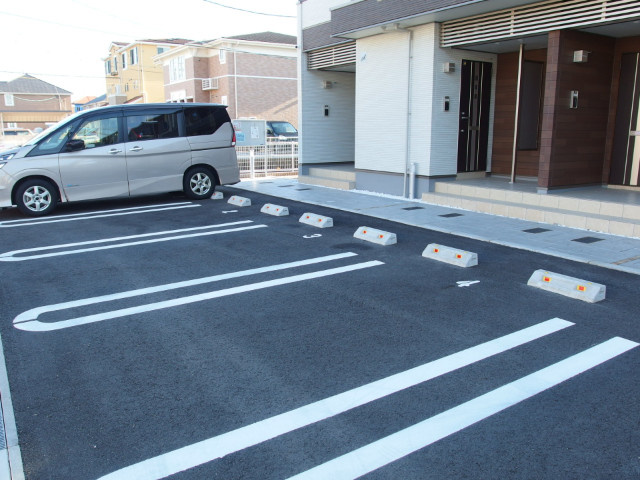 サンローラＡの駐車場