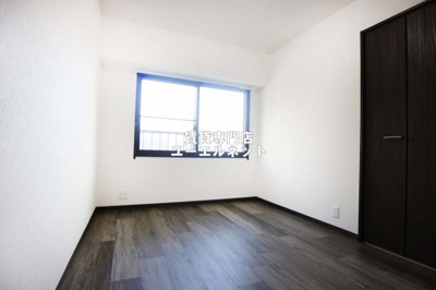 【寝室】 | フィルドスルー司 | 明るく開放感のある居室で、自分だけのくつろぎ空間を。