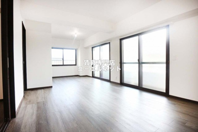 【居間・リビング】 | フィルドスルー司 | ゆったりとくつろげる、落ち着きのある居室空間です