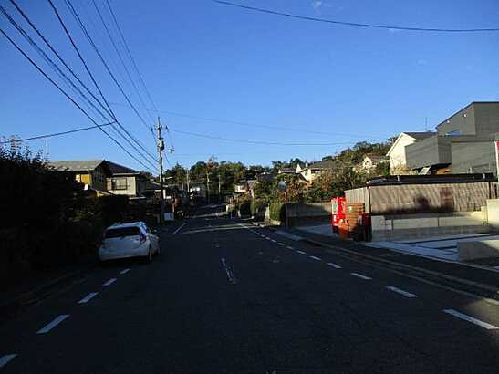 【前面道路含む現地写真】